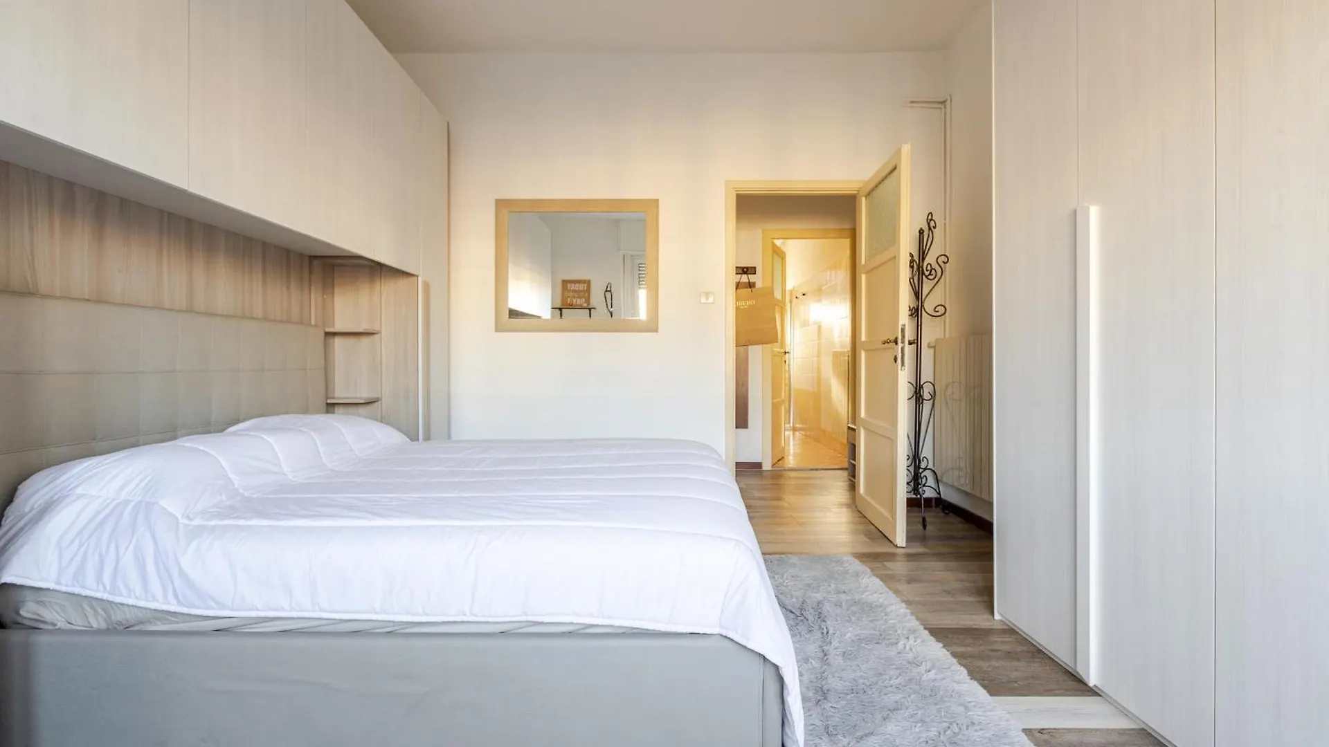 Modern Apartment Near Rogoredo Milano Italien