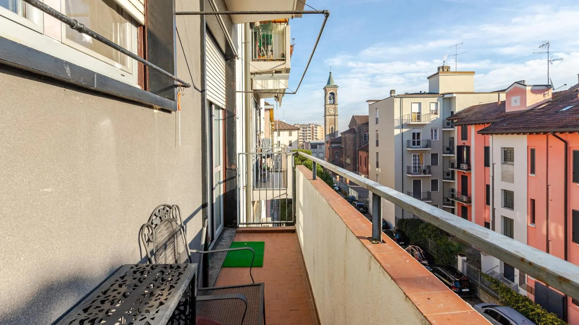 Modern Apartment Near Rogoredo Milano